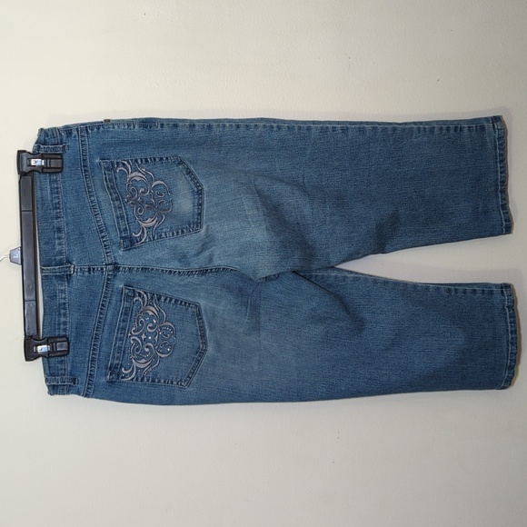 Gloria Vanderbilt Amanda Radiance Capri Denim with Stretch Women's Size 8 - Picture 3 of 4